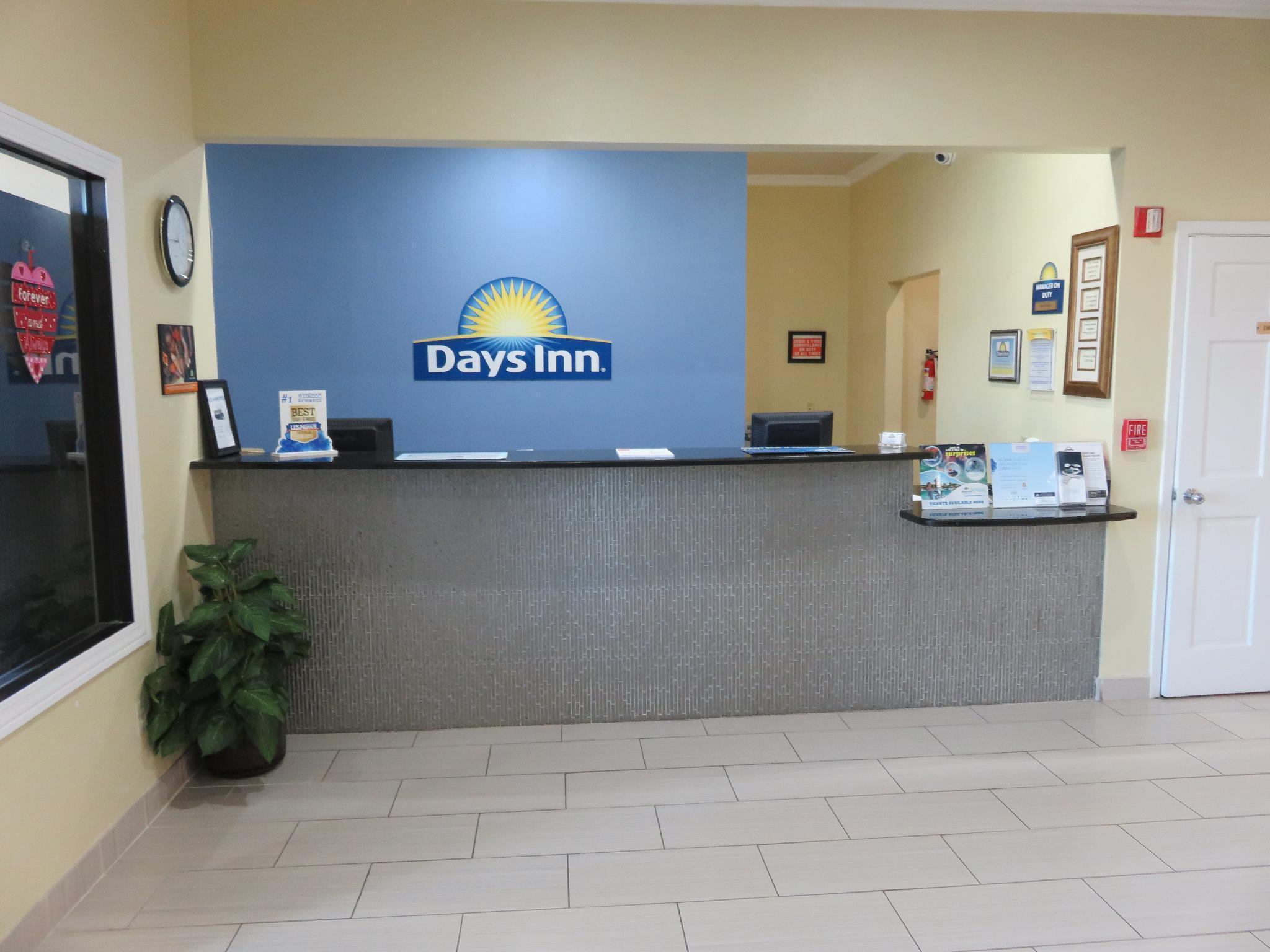 Days Inn By Wyndham Near Seaworld Сан-Антонио Экстерьер фото