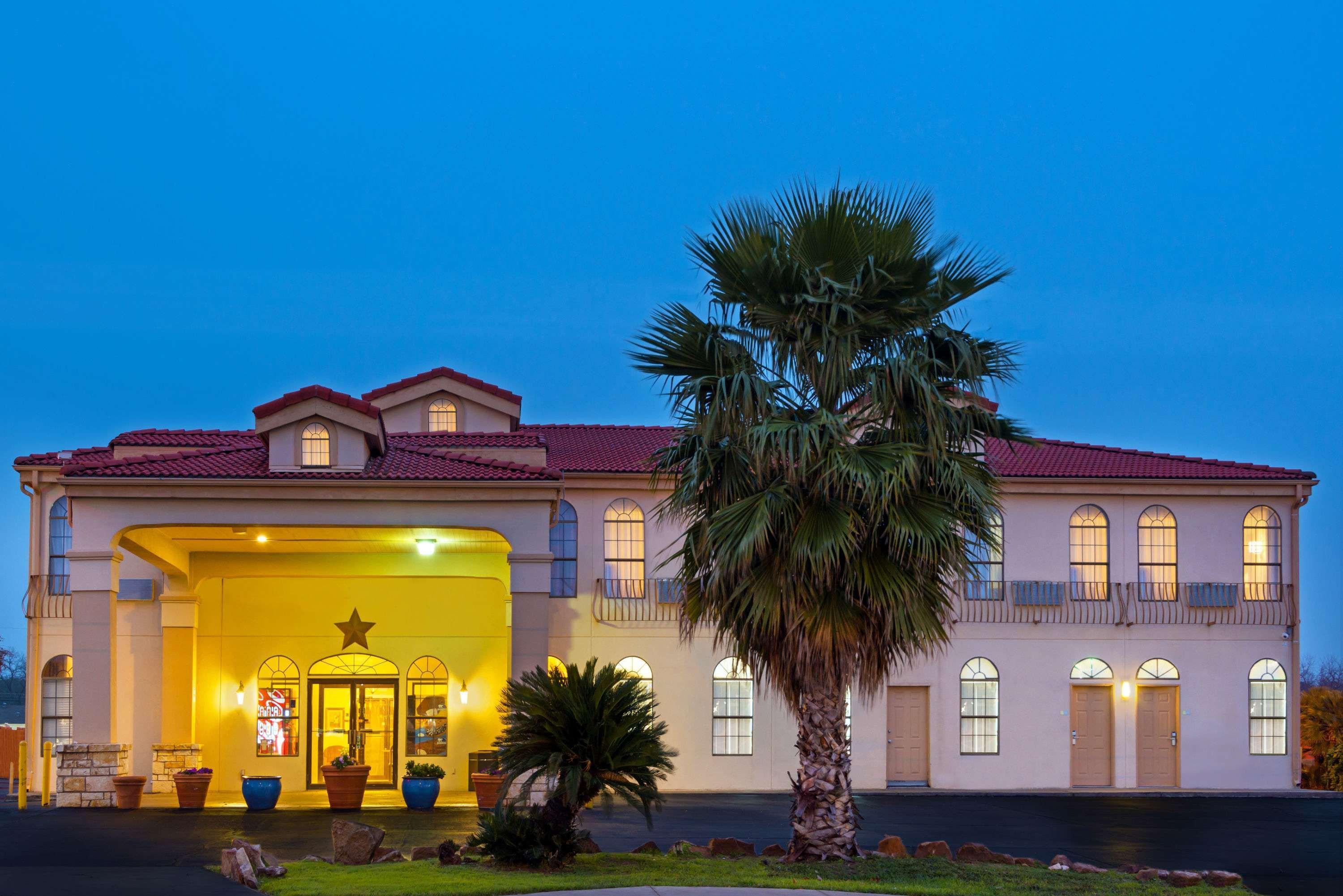 Days Inn By Wyndham Near Seaworld Сан-Антонио Экстерьер фото