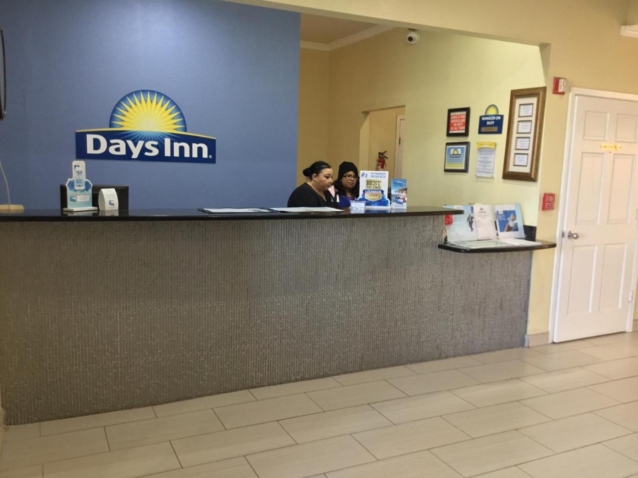 Days Inn By Wyndham Near Seaworld Сан-Антонио Экстерьер фото