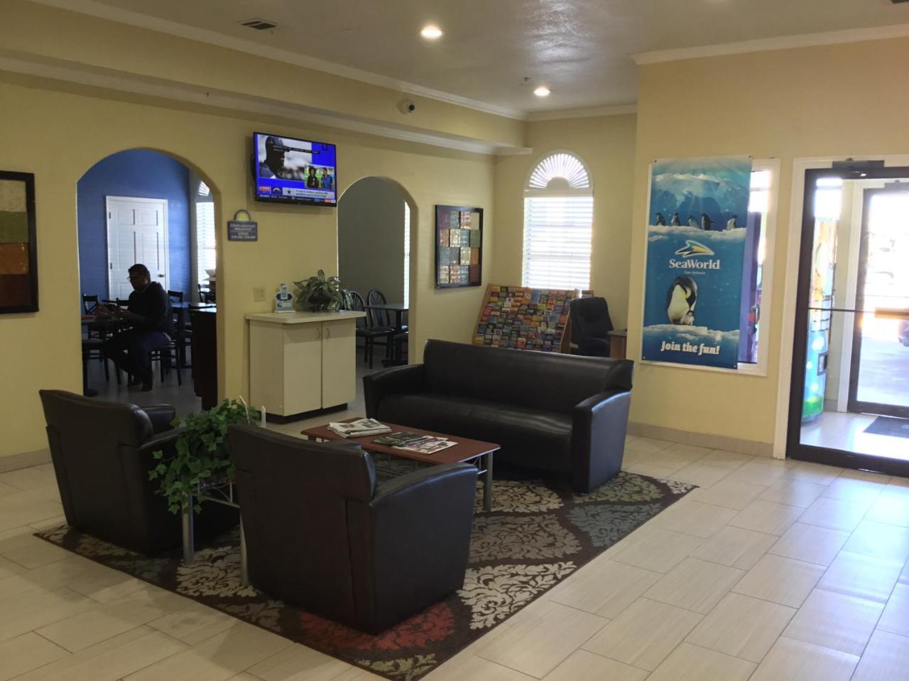 Days Inn By Wyndham Near Seaworld Сан-Антонио Экстерьер фото